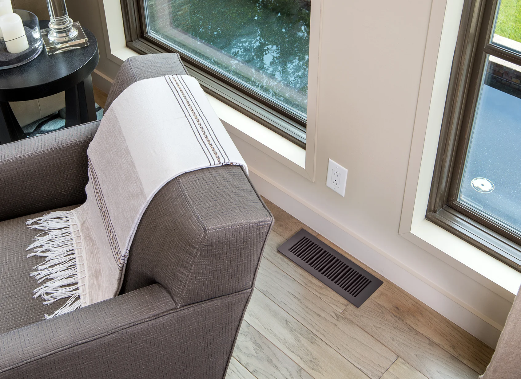 Linear C Metal Grille - Image 5